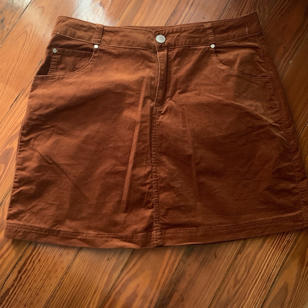 Burgundy Copper Key skirt. Size large